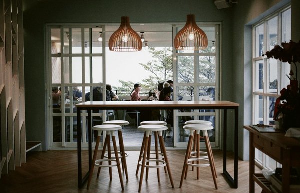 How do UK kitchen products contribute to eco-friendly practices?