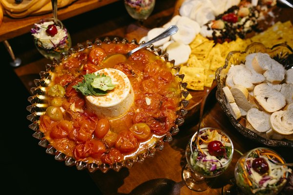 What UK kitchen products are ideal for traditional British recipes?